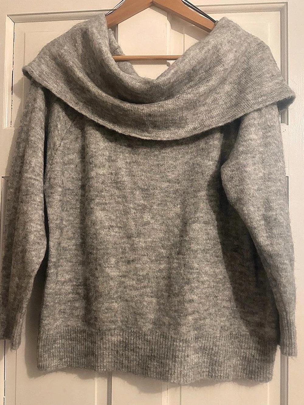 H&M Divided Women’s Gray Cowl Neck Sweater Size L Long Sleeve Pullover12